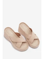 Dámské pantofle na platformě z eko semiše béžové Calorine Dámské pantofle na platformě z eko semiše béžové Calorine