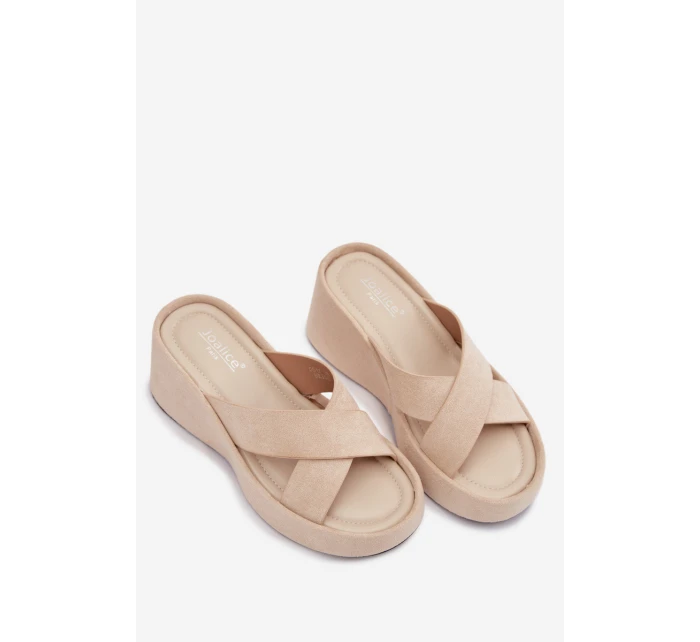 Dámské pantofle na platformě z eko semiše béžové Calorine Dámské pantofle na platformě z eko semiše béžové Calorine