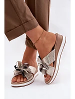 Kožené nazouváky na platformě s květem  Zlaté model 22100377 - S.Barski