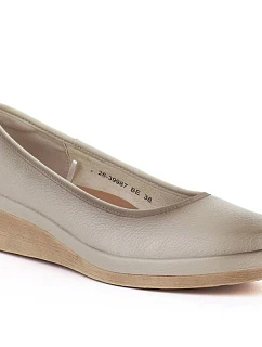 Dámske topánky na podpätku béžové Vinceza 39987