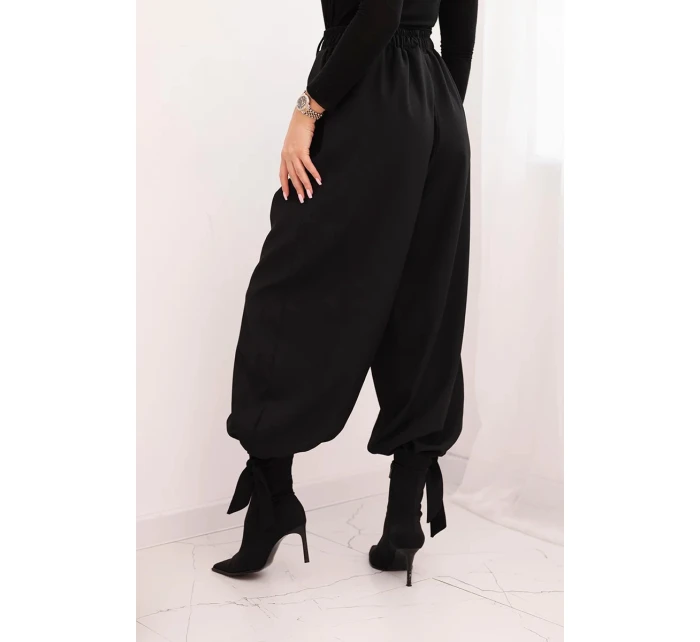 Dámske široké nohavice so zaväzovaním v spodnej časti čierne