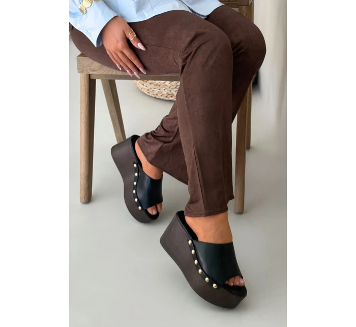 Dámské pantofle na platformě s cvočky černé Mareline