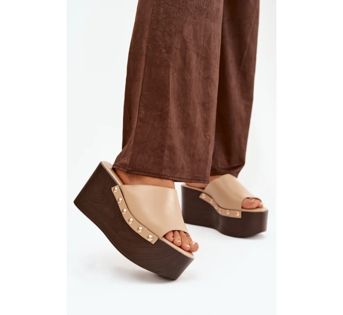 Dámské nazouváky na platformě s béžové model 21918817 - Boto