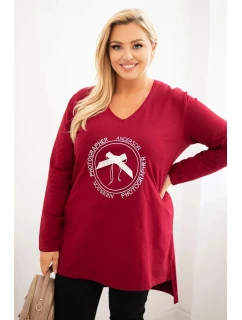 Dámska blúzka s dlhším zadným dielom a potlačou bordovej farby