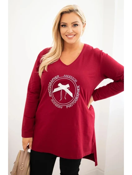 Dámska blúzka s dlhším zadným dielom a potlačou bordovej farby