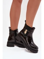 Lakované kotníkové boty s se zlatým detailem černé model 21707431 - Boto