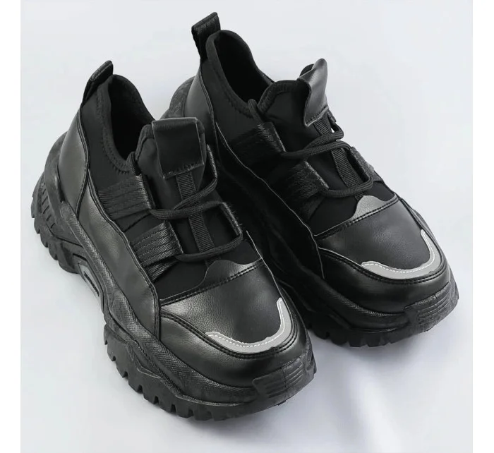 Černé šněrovací sneakersy na platformě model 17182428 Černé šněrovací sneakersy na platformě model 17182428