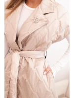 Dámska prešívaná vesta s opaskom a širokým golierom béžová