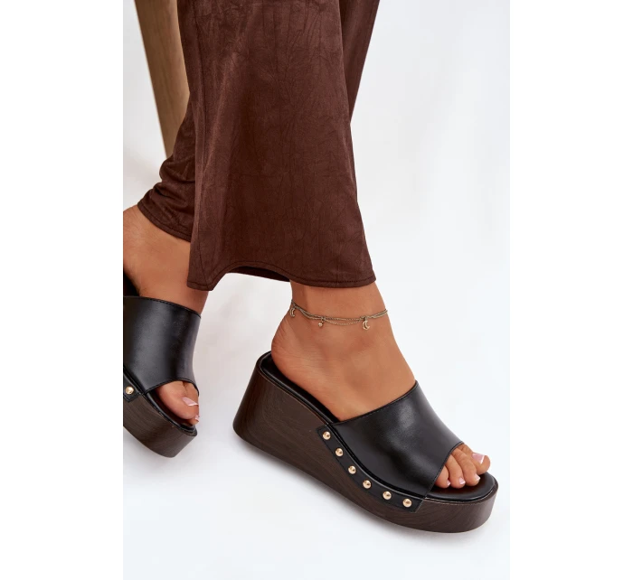 Dámské nazouváky na platformě se zlatými nýty Černé Arionne