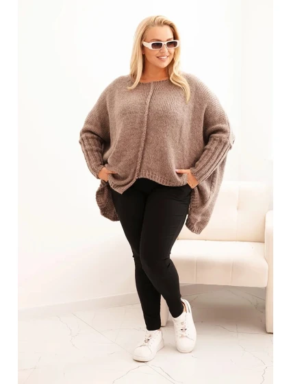 Svetr dámský Plus Size z model 21297044 s volným střihem a rukávem 3/4 fango - K-Fashion Svetr dámský Plus Size z model 21297044 s volným střihem a rukávem 3/4 fango - K-Fashion