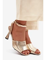 Dámské sandály na podpatku model 22126171 Zlaté - VINCEZA