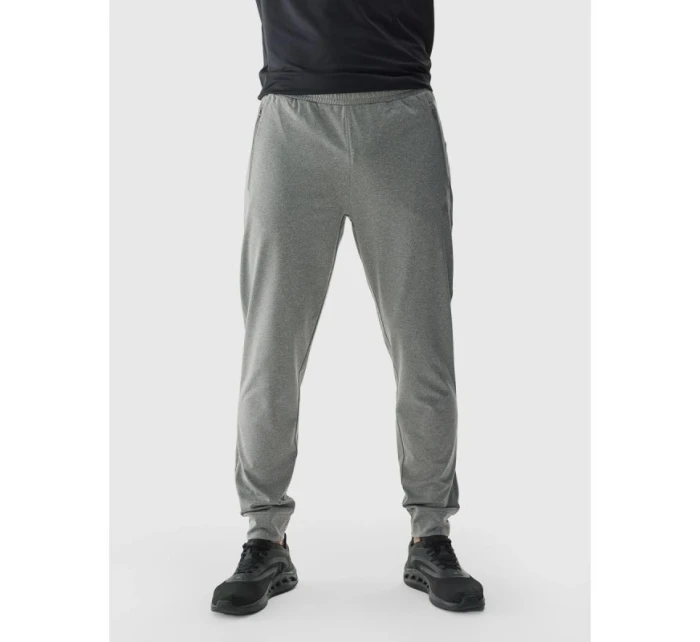 Pánske rýchloschnúce tréningové nohavice 4F 4FWAW24TFTRM681-25M Pánske rýchloschnúce tréningové nohavice 4F 4FWAW24TFTRM681-25M