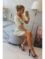 Béžové šaty do pasu