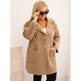 Dámský kabát Plus Size model 22324425 s vlnou a kapsami světlá khaki - K-Fashion Dámský kabát Plus Size model 22324425 s vlnou a kapsami světlá khaki - K-Fashion