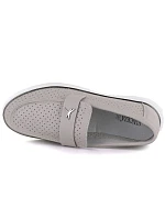 Dámské kožené mokasíny šedé model 22116539 - VINCEZA