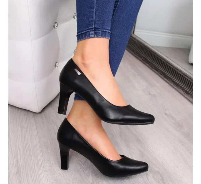 Čierne lodičky na podpätku W Sergio Leone