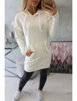 Šaty s ozdobnými volánky a kapucí ecru