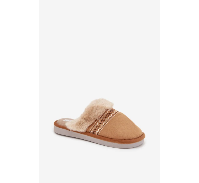 Dámské pantofle s kožešinou a výšivkou Camel Devianne Dámské pantofle s kožešinou a výšivkou Camel Devianne