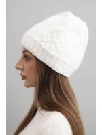 Dámska zimná čiapka z vlny a ozdobného úpletu s korálkami K470 biela Dámska zimná čiapka z vlny a ozdobného úpletu s korálkami K470 biela