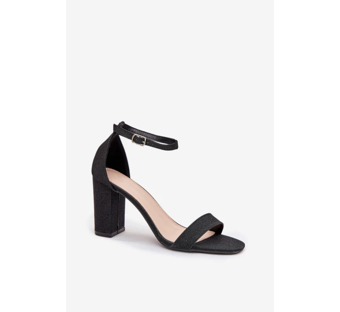 Dámské lesklé sandály na podpatku Černé Queen model 22010084 - Step in style