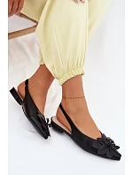 Dámské sandály na nízkém podpatku s květem Černé model 22102844 - Boto