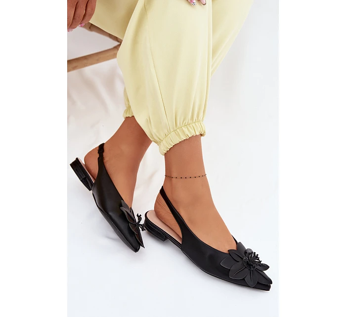 Dámské sandály na nízkém podpatku s květem Černé model 22102844 - Boto