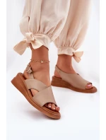 Dámské Sandály Na Klínu Z Eko Kůže Béžové model 21692856 - Boto Dámské Sandály Na Klínu Z Eko Kůže Béžové model 21692856 - Boto