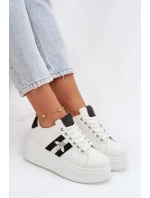 Dámské tenisky na platformě s bílým přívěskem model 21918936 - Boto