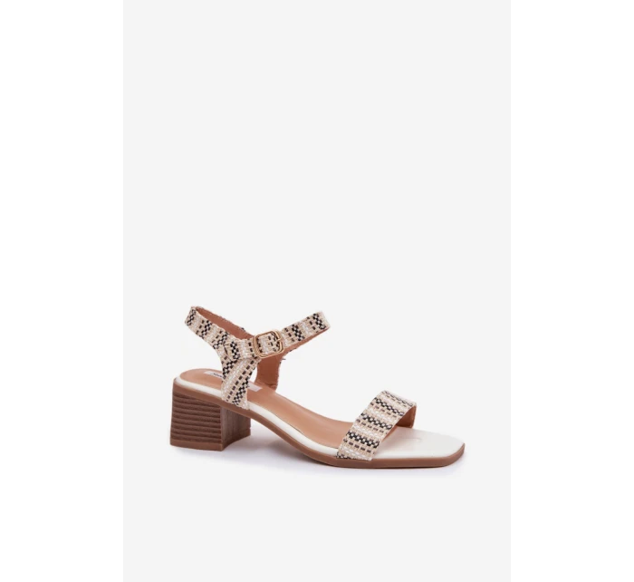 Sandále na podpätku model 225111 Vykročte štýlovo