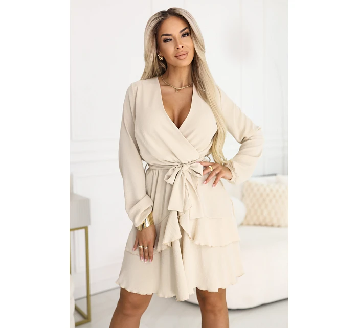 model 22102276 Smyslné mini šaty s obálkovým výstřihem béžové - numoco
