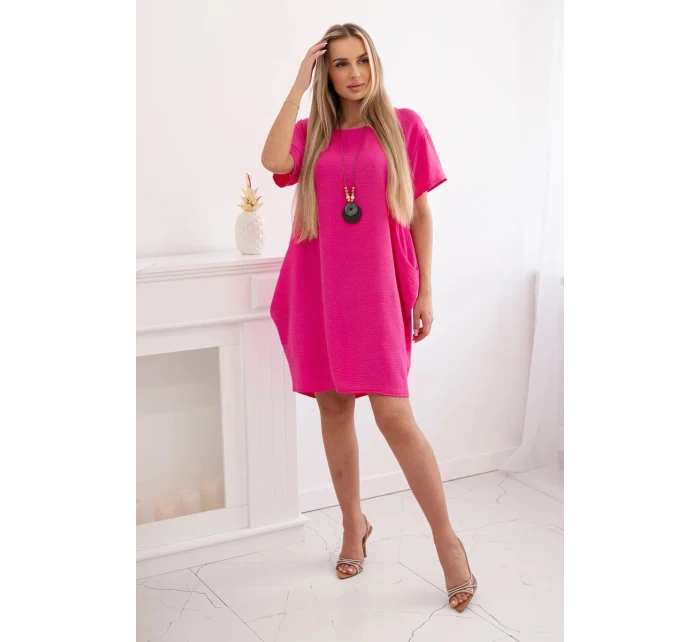 Šaty s vreckami a príveskom ružovej farby Šaty s vreckami a príveskom ružovej farby