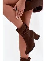 Kozačky z přírodního semiše zateplené na podpatku s  Čokoládové model 21718480 - Zazoo