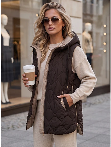 Dlhá prešívaná dámska vesta s kapucňou, hnedá, FashionStreet TY5921 Dlhá prešívaná dámska vesta s kapucňou, hnedá, FashionStreet TY5921