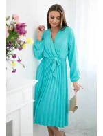 Šaty s viazaným plisovaným lemom mätovej farby