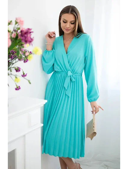 Šaty s viazaným plisovaným lemom mätovej farby