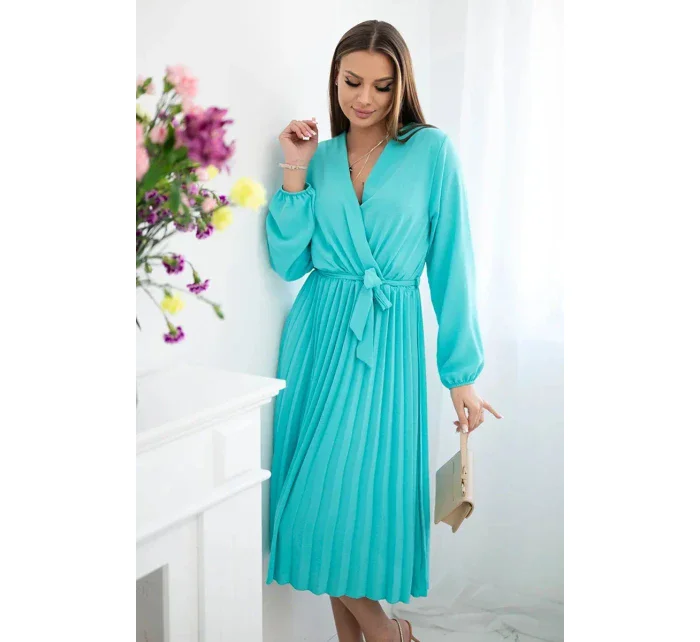 Šaty s viazaným plisovaným lemom mätovej farby