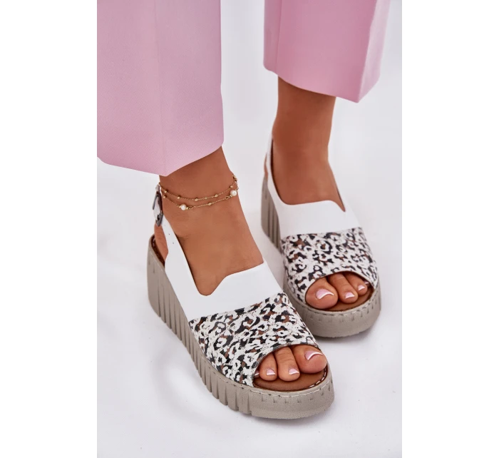 Sandały Damskie Z Naturalnej Skóry Na Koturnie Artiker 56C0958 Białe Sandały Damskie Z Naturalnej Skóry Na Koturnie Artiker 56C0958 Białe