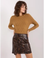 Sweter AT SW camelowy model 19011836 - FPrice Sweter AT SW camelowy model 19011836 - FPrice