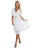 Smyslné černé šaty s obálkovým výstřihem a ozdobným páskem bílé model 21293246 - numoco basic Smyslné černé šaty s obálkovým výstřihem a ozdobným páskem bílé model 21293246 - numoco basic