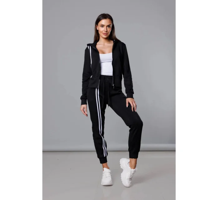 Čierno-biely dámsky teplákový komplet s ozdobnými pruhmi (KK0052)