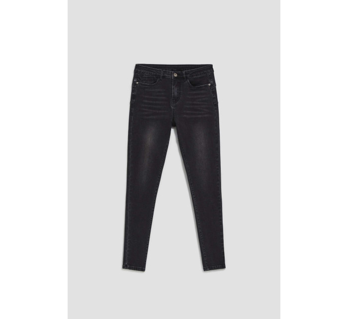 Úzke džínsy s odreninami - čierne