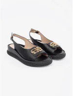 Praktické černé sandály dámské bez podpatku Praktické černé sandály dámské bez podpatku