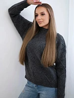 Sveter položený cez hlavu v diamantoch grafit