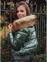Dámská zimní prošívaná krátká bunda zelená Dstreet model 21963982 - FashionStreet