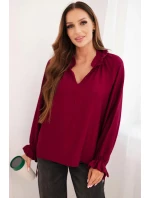 Dámska viskózna blúzka s véčkovým výstrihom a viazankami na rukávoch slivka Dámska viskózna blúzka s véčkovým výstrihom a viazankami na rukávoch slivka