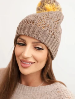 Dámska zimná čiapka s vlnou z ozdobného úpletu s bambulou K467 mocca