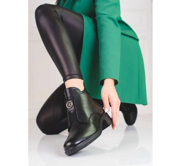 Stylové černé dámské  kotníčkové boty na plochém podpatku