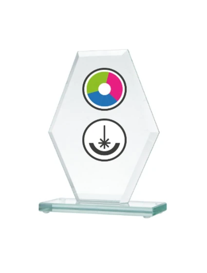Sklenená trofej s farebnou potlačou LuxorJet, gravírovaním a atramentovou výplňou