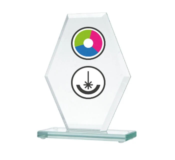 Sklenená trofej s farebnou potlačou LuxorJet, gravírovaním a atramentovou výplňou
