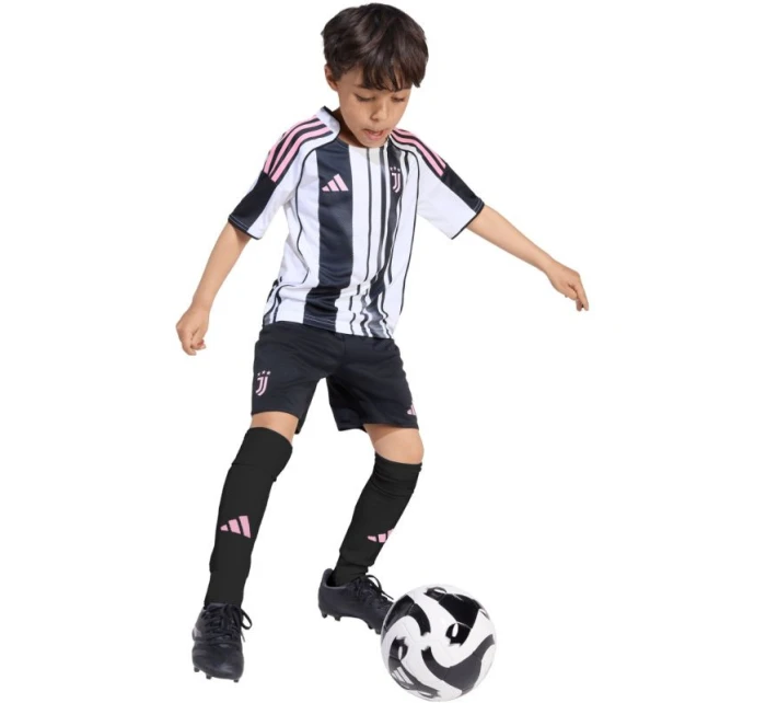 Detská súprava adidas Juventus 25/26 Home biela a čierna JN5220 Detská súprava adidas Juventus 25/26 Home biela a čierna JN5220